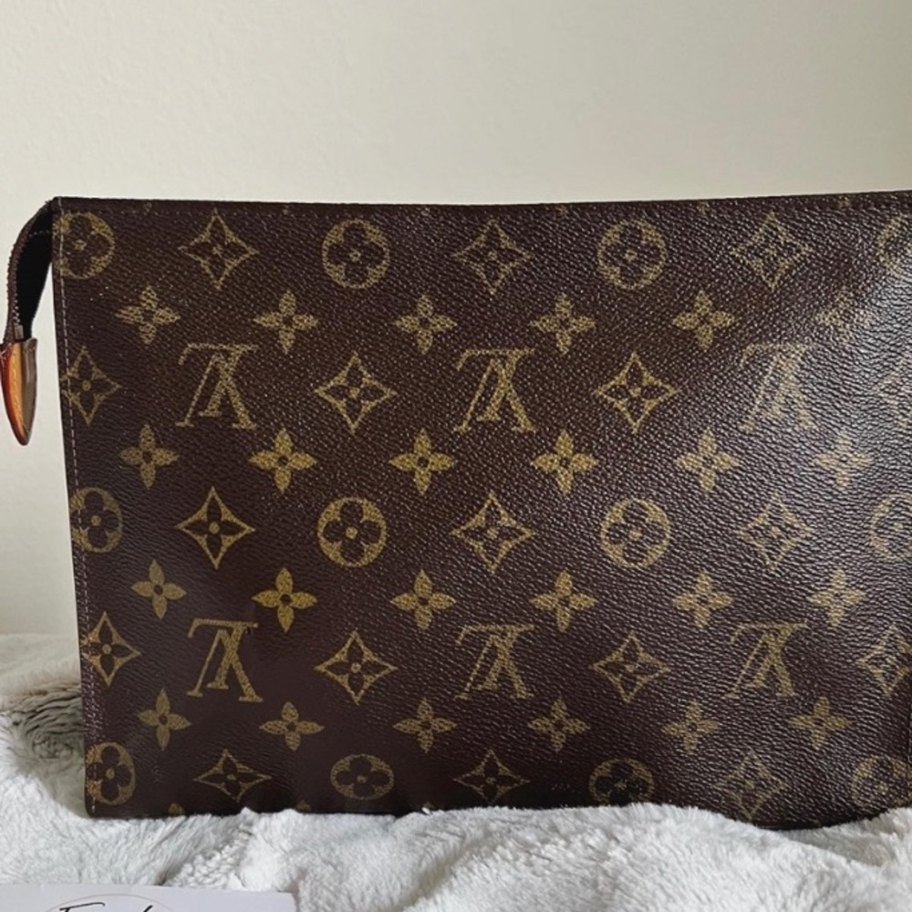 Authentic Louis Vuitton monogram toiletry  26 pouch